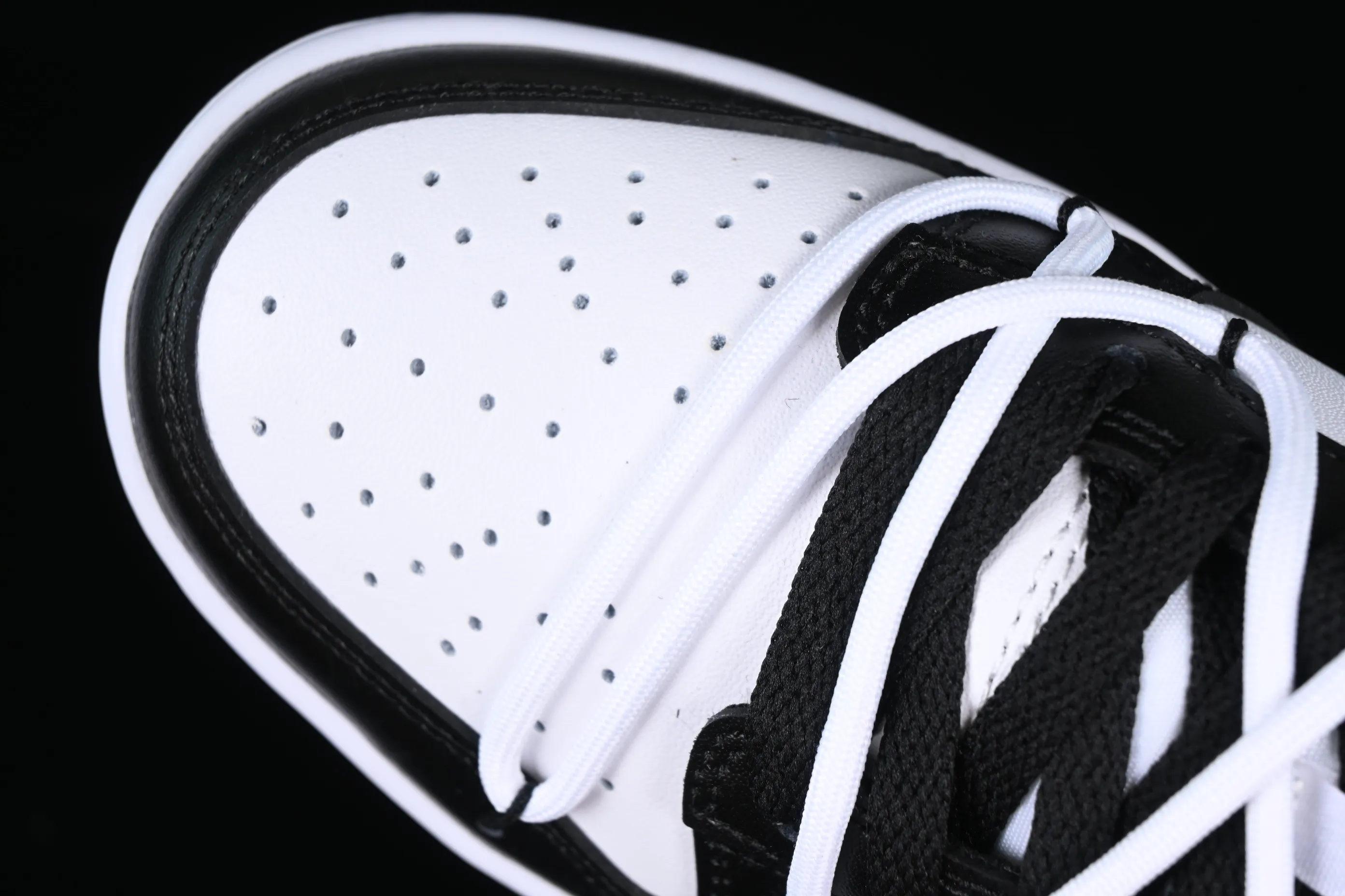 All Categories Nk SB Dunk Series Nk SB Dunk Low Low-top sneakers Nk Dunk Low Black and White Panda Customized version of deconstructed strap casual sneakers DD1391-100